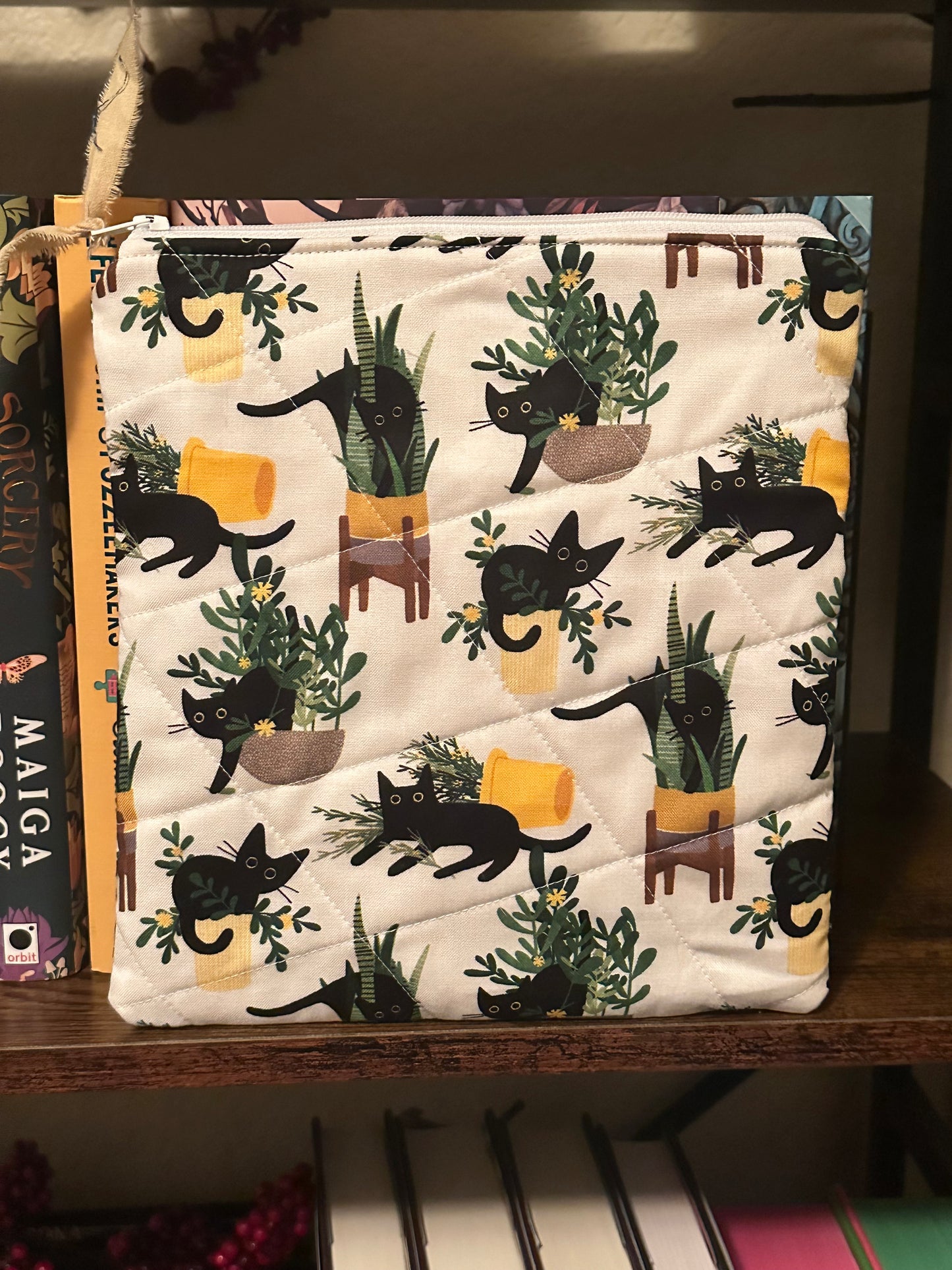 Book Sleeve (Fits Kindle Paperwhite) Black Cats in Plants